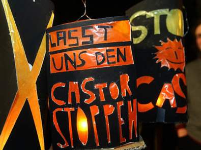 Proteste in Klein-Gusborn Herbst 03 gegen den Castor-Transport. Das Bild wurde von der Schwarzen Katze nachträglich hinzugefügt - es gehörte ursprünglich nicht zum Artikel.